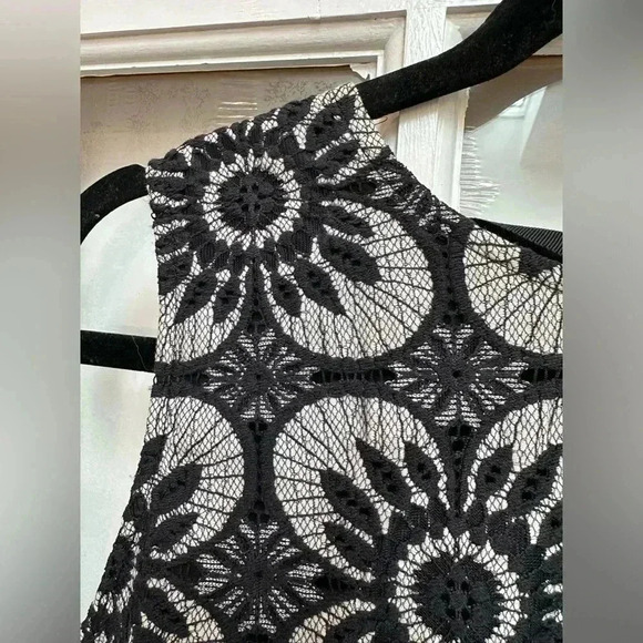 Banana Republic | Gray Black Embroidered Floral Print Bohemian Top Size S - Picture 6 of 10